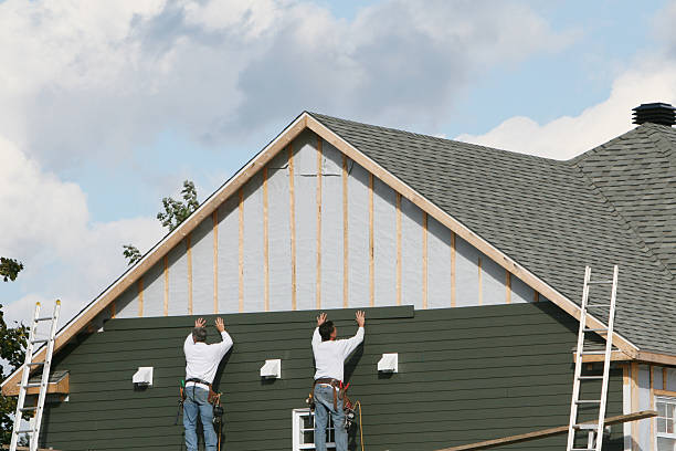 Professional Siding Contractor technician working in Rochester, WA